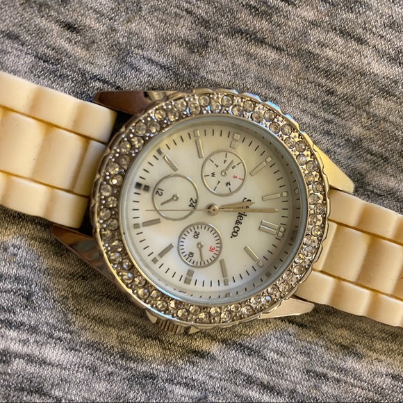 Stylish watch - Picture 2 of 4